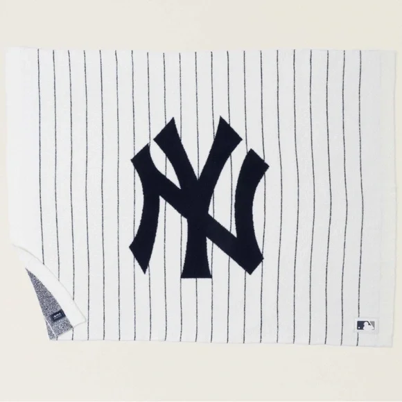 Barefoot Dreams MLB Yankees Throw - Picture 2 of 2